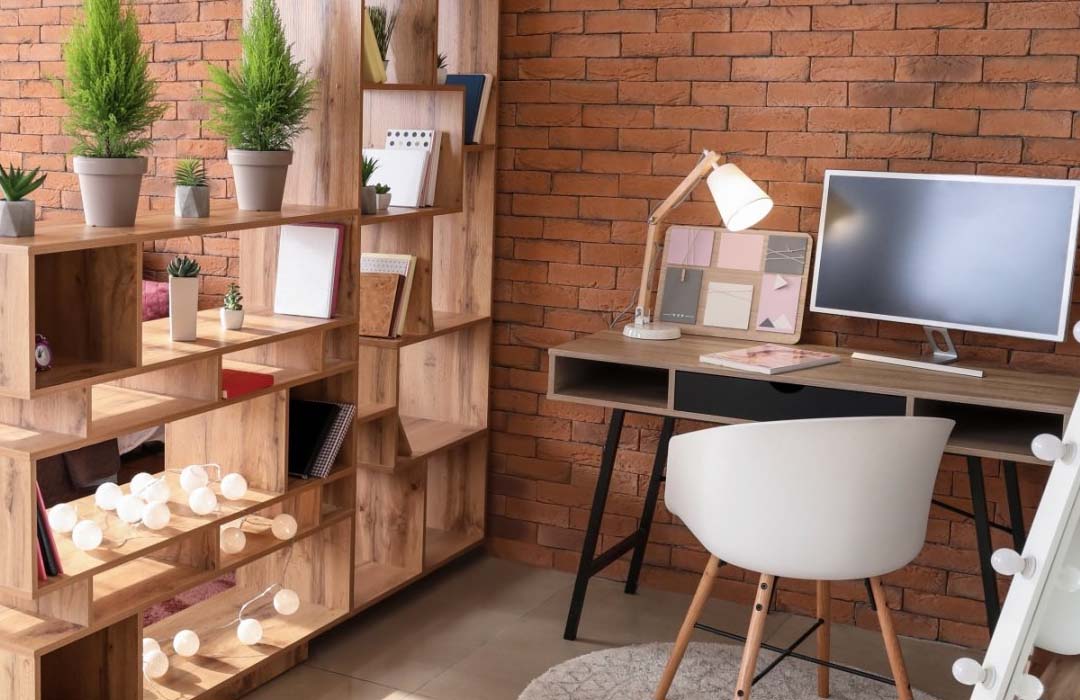 bureau separé par une meuble 